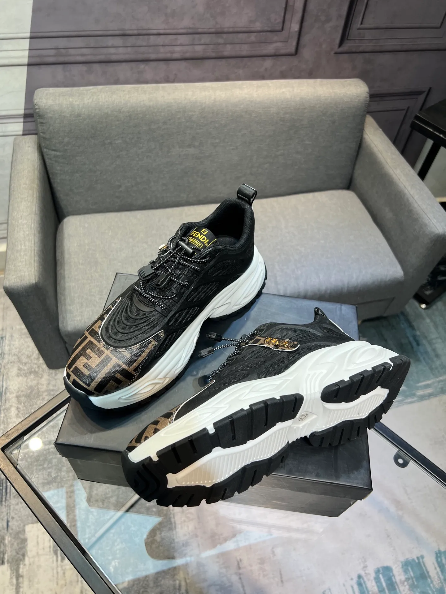 Men's men's shoes 💰440 [FENDI] new 🙈 casual shoes with first-class workmanship, 💪💪💪cowhide uppers ➕ genuine leather feet, 👻suitable for all kinds of travel! Number of yards 38-44